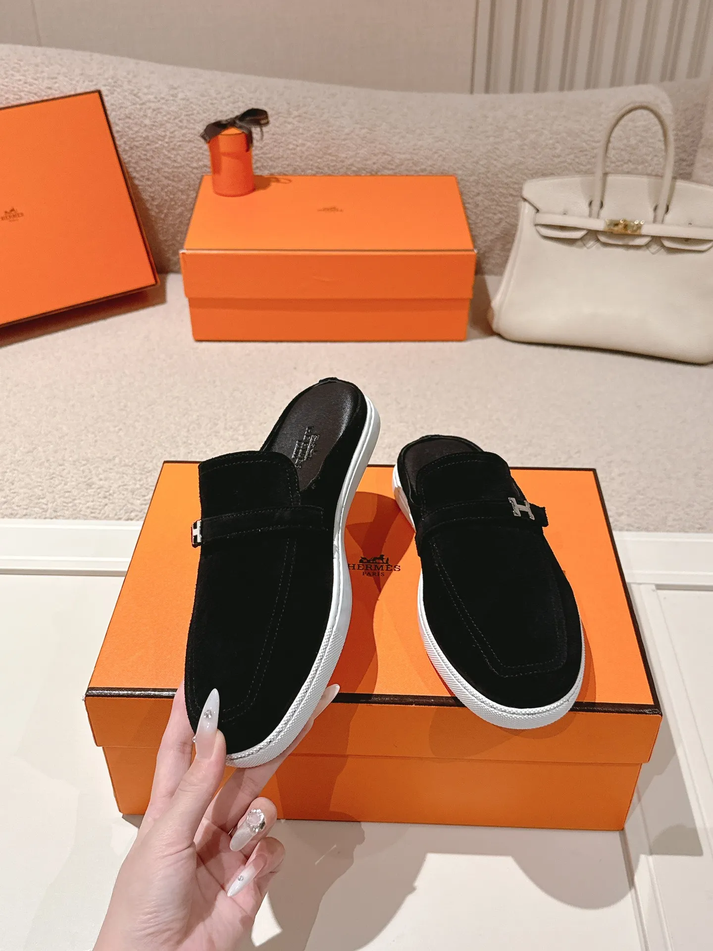 Men's men's shoes 💰560💰 Hermes 25ss new autumn and winter loafers, British retro design, classic and durable! Original reverse mold last, the ultimate 1:1 shape. Fabric: Cow suede/calfskin Lining: Imported sheepskin lining Outsole: Open-molded rubber sole Size: 35-45